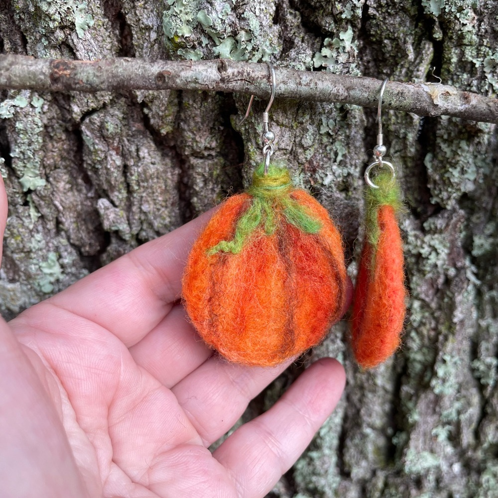 Hand crafted needle felted artisan pumpkin earrings unique one of a kind autumn - Picture 5 of 13